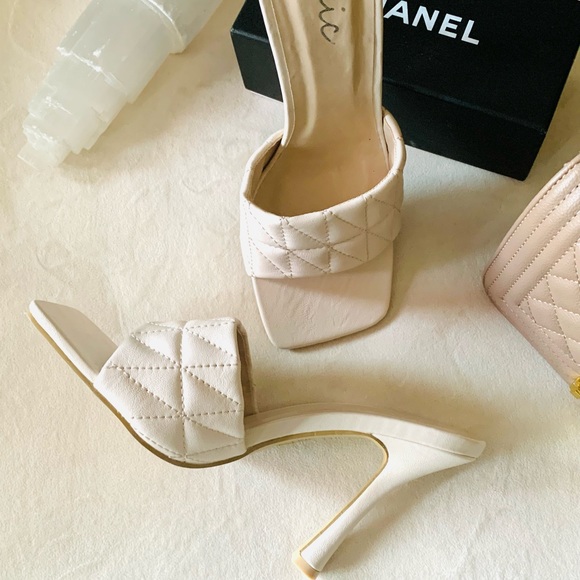 •Kelly• Quilted Slide Heel Sandal - Picture 5 of 8